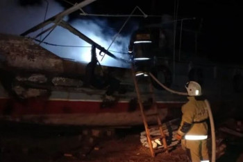 Теплоход загорелся на реке Кигач в Атырауской области