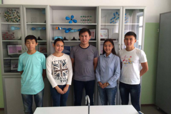 Фотография к новости: Учитель химии из Нур-Султана в свободное время бесплатно готовит школьников к ЕНТ