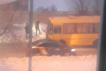 Фотография к новости: Школьный автобус с детьми загорелся в Актобе