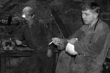 Фотография к новости: Первая леди Казахстана, "Бутя", свои монеты. С шахтерским приветом — 1992 год