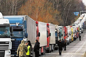 Фотография к новости: Казахстанские дальнобойщики стали заложниками ситуации в Украине