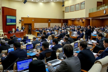 Фотография к новости: Токаев отметил "новый стиль" в работе мажилисменов