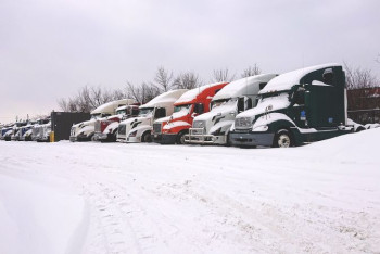 Фотография к новости: В Казахстане временно ограничили движение большегрузов