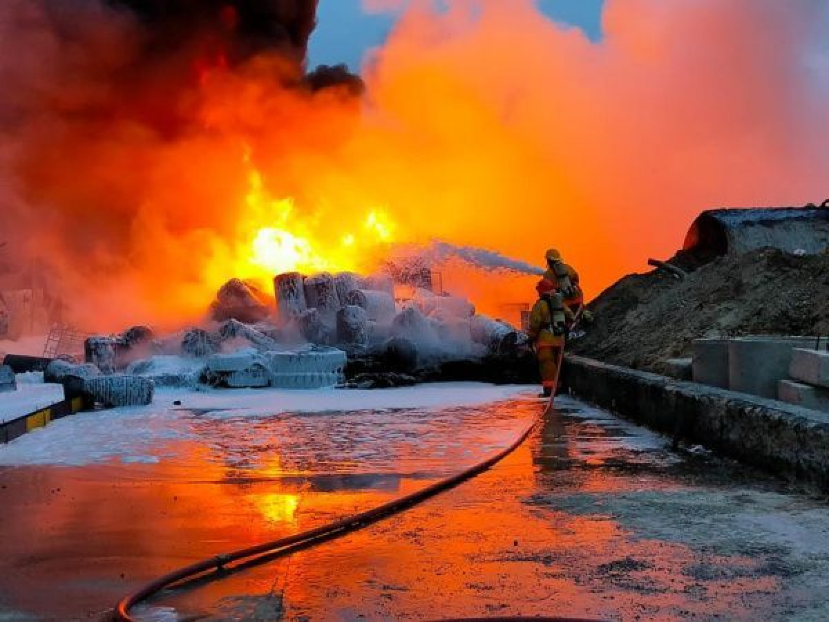Пожарные ликвидировали крупное возгорание на Тенгизе