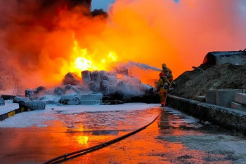 Фотография к новости: Пожарные ликвидировали крупное возгорание на Тенгизе
