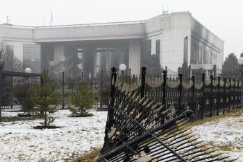 Фотография к новости: Сквер разобьют на месте пострадавшей от мародёров президентской резиденции в Алматы