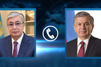 Фотография к новости: Токаев и Мирзиёев поговорили по телефону