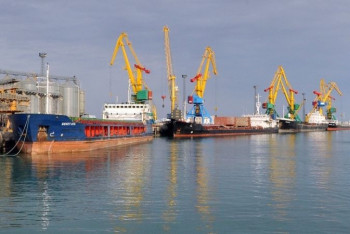 Фотография к новости: Из-за санкций ЕС против России Казахстан столкнулся с проблемой международных перевозок