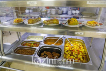 Фотография к новости: Ученики начальных классов в Алматы будут питаться бесплатно