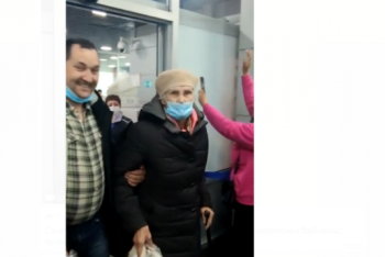 Фотография к новости: Родные вернувшихся из Украины казахстанцев благодарят работников МИДа