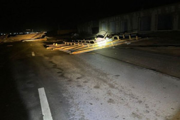 Фотография к новости: Из-за ветра сорвало крыши и повалило столбы в Мангистау