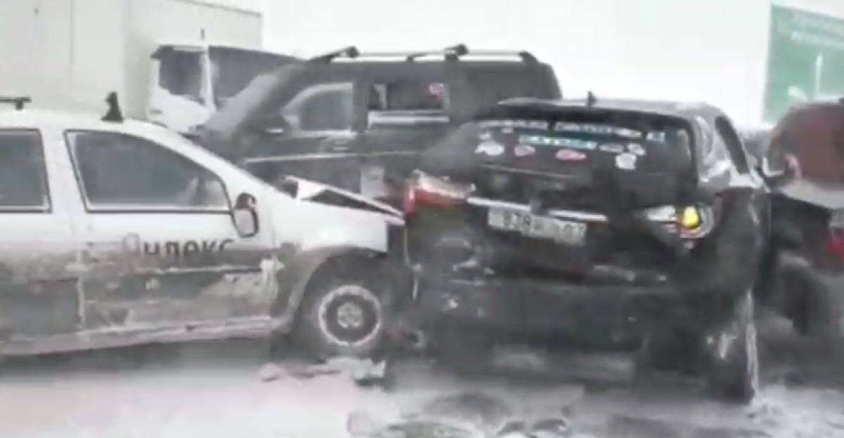 Массовое ДТП спровоцировало скопление 100 машин на трассе в Акмолинской области