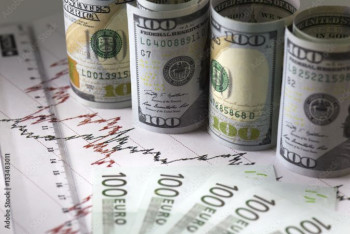 Фотография к новости: Банкам в России запретили продавать валюту, а людям снимать со счетов более 10 тысяч долларов