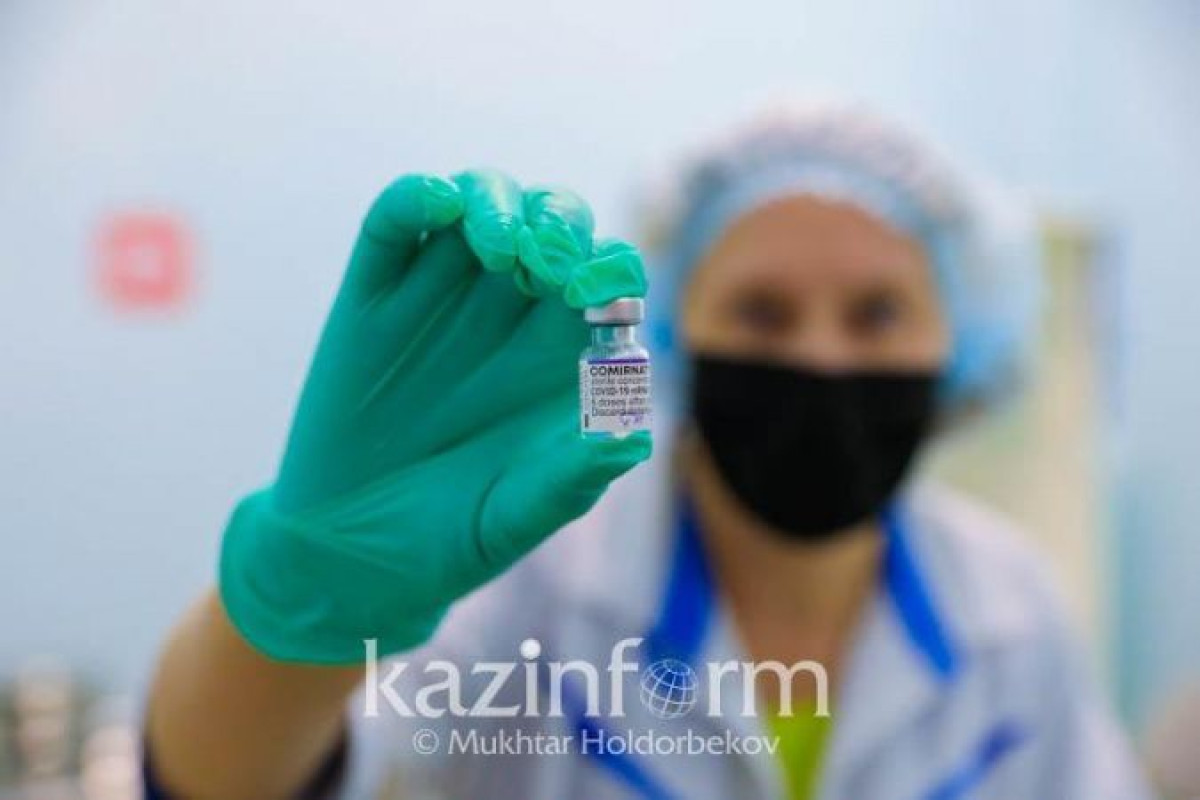 Почти 900 тысяч казахстанцев привились первым компонентом Pfizer