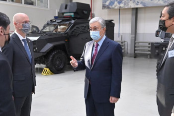 Фотография к новости: Токаеву показали бронетехнику казахстанского производства