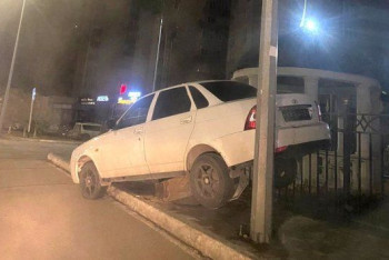 Задним ходом скрывалась от полиции Lada Priora в Актау