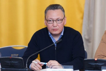 Фотография к новости: Формула "сначала экономика – потом политика" себя исчерпала - депутат Смайлов