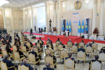 Фотография к новости: Токаев присудил госнаграды казахстанским дипломатам в Украине