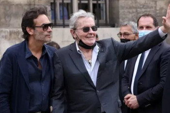 Фотография к новости: Ален Делон попросил сына помочь ему уйти из жизни с помощью эвтаназии