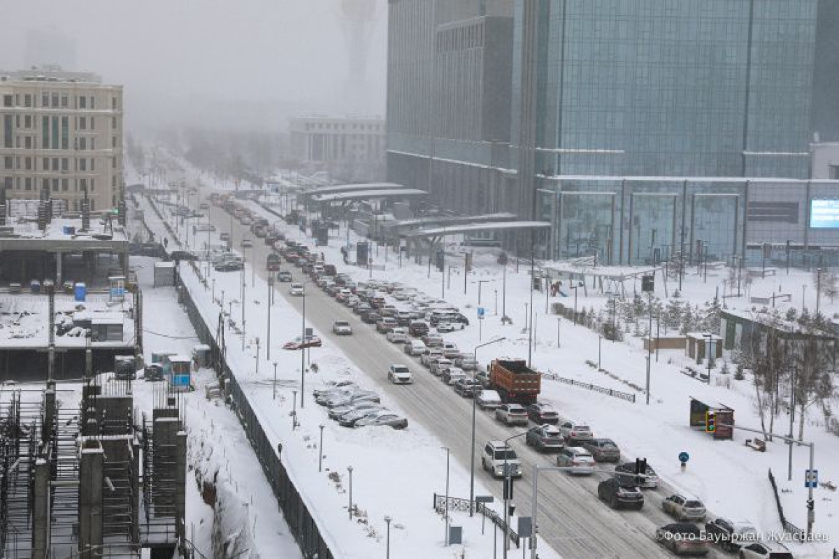 Штормовое предупреждение объявили в ряде регионов Казахстана