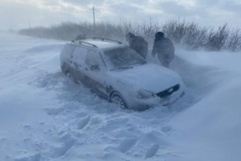 Фотография к новости: За сутки из снежных заносов эвакуировали свыше 90 человек в Казахстане