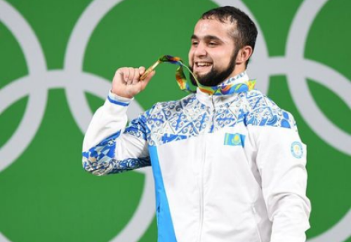 Фотография к новости: В НОК прокомментировали лишение тяжелоатлета Рахимова "золота" Олимпиады