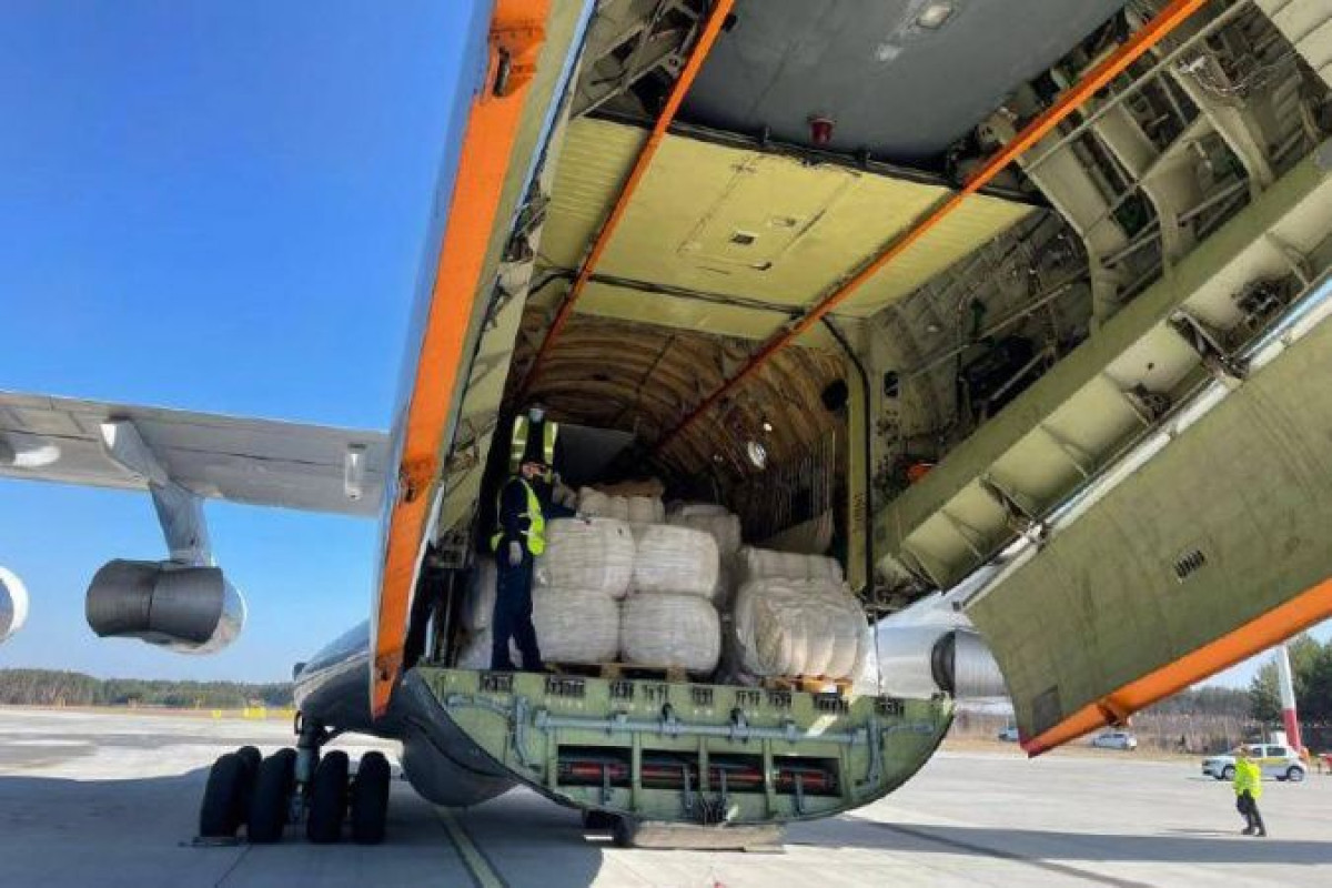 Казахстан отправил вторую партию гуманитарной помощи в Украину