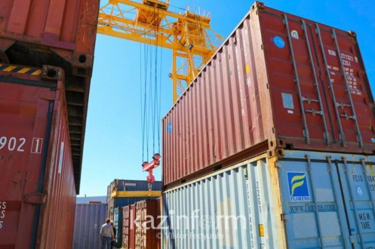 В морском порту Актау создадут контейнерный хаб