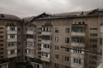 Фотография к новости: Ураган сорвал крыши домов и зданий в Талдыкоргане