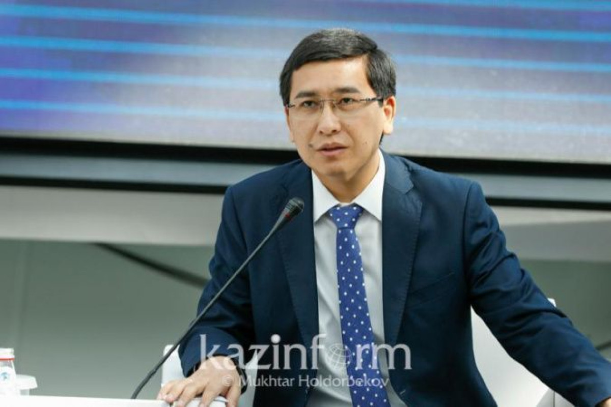 Аймагамбетов высказался о ситуации с плакатом "Zа наших" в Назарбаев Университете