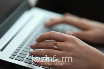 Фотография к новости: Человек из аула едет 100 километров за адресной справкой - глава Счетного комитета раскритиковала "Казахтелеком"