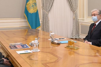 Фотография к новости: Президент обсудил развитие казахской культуры с дочерью Нургисы Тлендиева