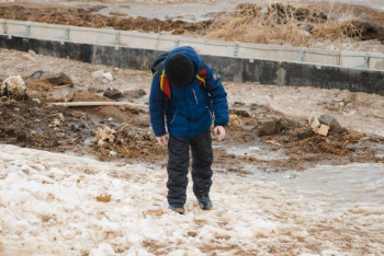 Фотография к новости: "Утопают в грязи". Как столичные школьники добираются до школы Binom