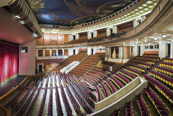 Фотография к новости: Зритель упал с балкона и погиб в театре в Москве