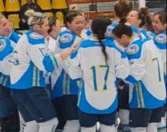 Фотография к новости: Команда из Казахстана выиграла "серебро" Европейской женской хоккейной лиги