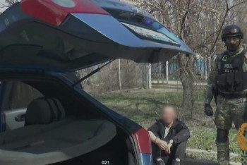 Фотография к новости: Видео с подозреваемым в убийстве врача показала полиция Алматы