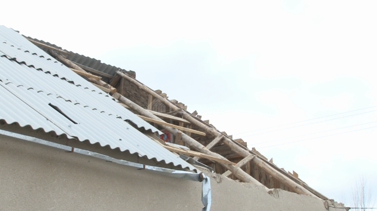 Крыша обрушилась в сельской школе на севере Казахстана