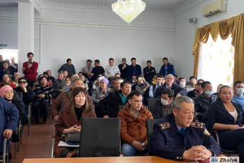 Фотография к новости: Дольщики добились задержания представителей ЖСК в Атырау