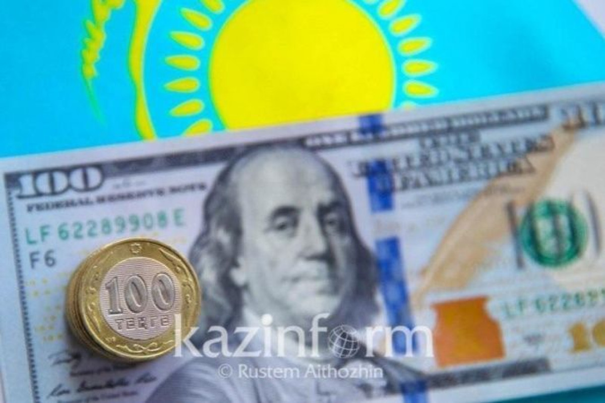 Курс доллара снизился на четыре тенге