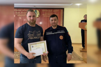 Фотография к новости: Охранника и фитнес-тренеров в Актобе наградили за спасение девочки из арыка