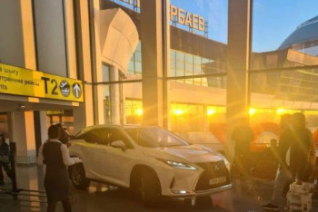 Фотография к новости: Стало известно, чей Lexus заехал в терминал аэропорта Нур-Султана