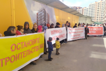 Фотография к новости: Обещали соцобъекты, а строят муравейники. Как волна возмущений охватила левобережье Нур-Султана