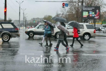 Фотография к новости: Штормовое предупреждение объявлено в семи регионах Казахстана