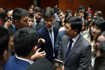 Фотография к новости: Студенты из регионов получили возможность задать вопросы главе МОН