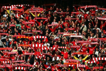 Фотография к новости: "Ливерпуль" и МЮ сыграют в траурных повязках из-за смерти сына Роналду