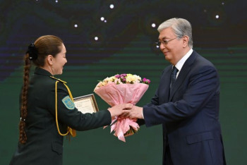 Фотография к новости: Токаев наградил сотрудников службы госохраны к 30-летию СГО