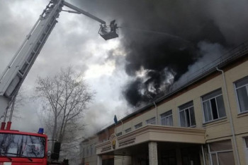 Фотография к новости: Крупный пожар тушат в одной из школ Павлодара