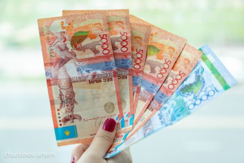 Фотография к новости: Работникам госучреждений РК будут начислять надбавки и премии за счёт местных бюджетов