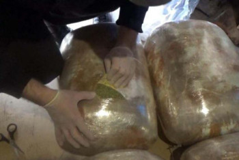 Фотография к новости: Более 42 килограммов наркотиков в частном доме обнаружили столичные полицейские