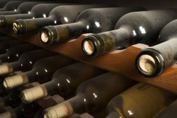 Фотография к новости: Коллекцию вина стоимостью 6 млн рублей разбили в ресторане Санкт-Петербурга